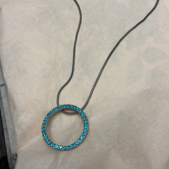 SALE!!! BLUE CRYSTAL PENDANT NECKLACE 🔥🤩 - Picture 3 of 5